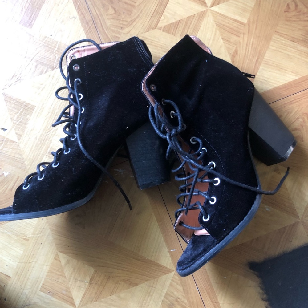 Black Tie Up Heels Women’s Size 7.5